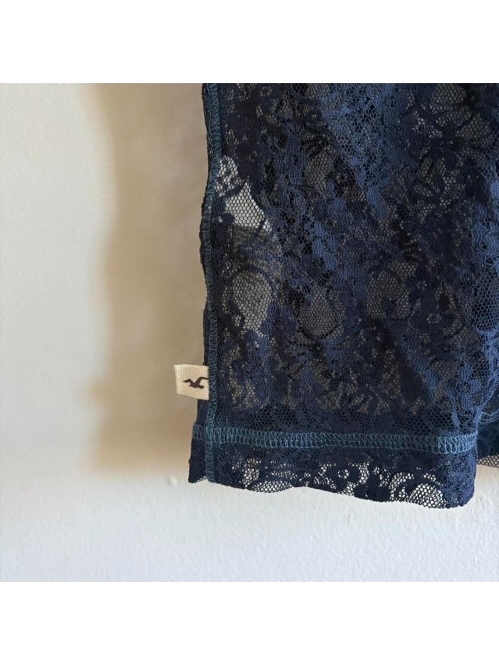 Y2K lace off-the shoulder baby tee — Hollister & Co. - Picture 4 of 5